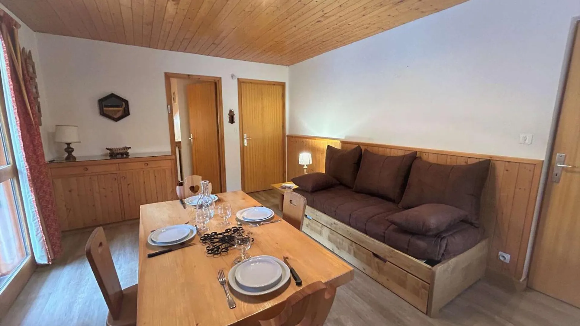 Appartement En Montagne, 4 Pers, Proche Des Pistes Et Commerces, Animaux Acceptes, Balcon, Casier A Skis - Fr-1-180-73 Méribel Apartman